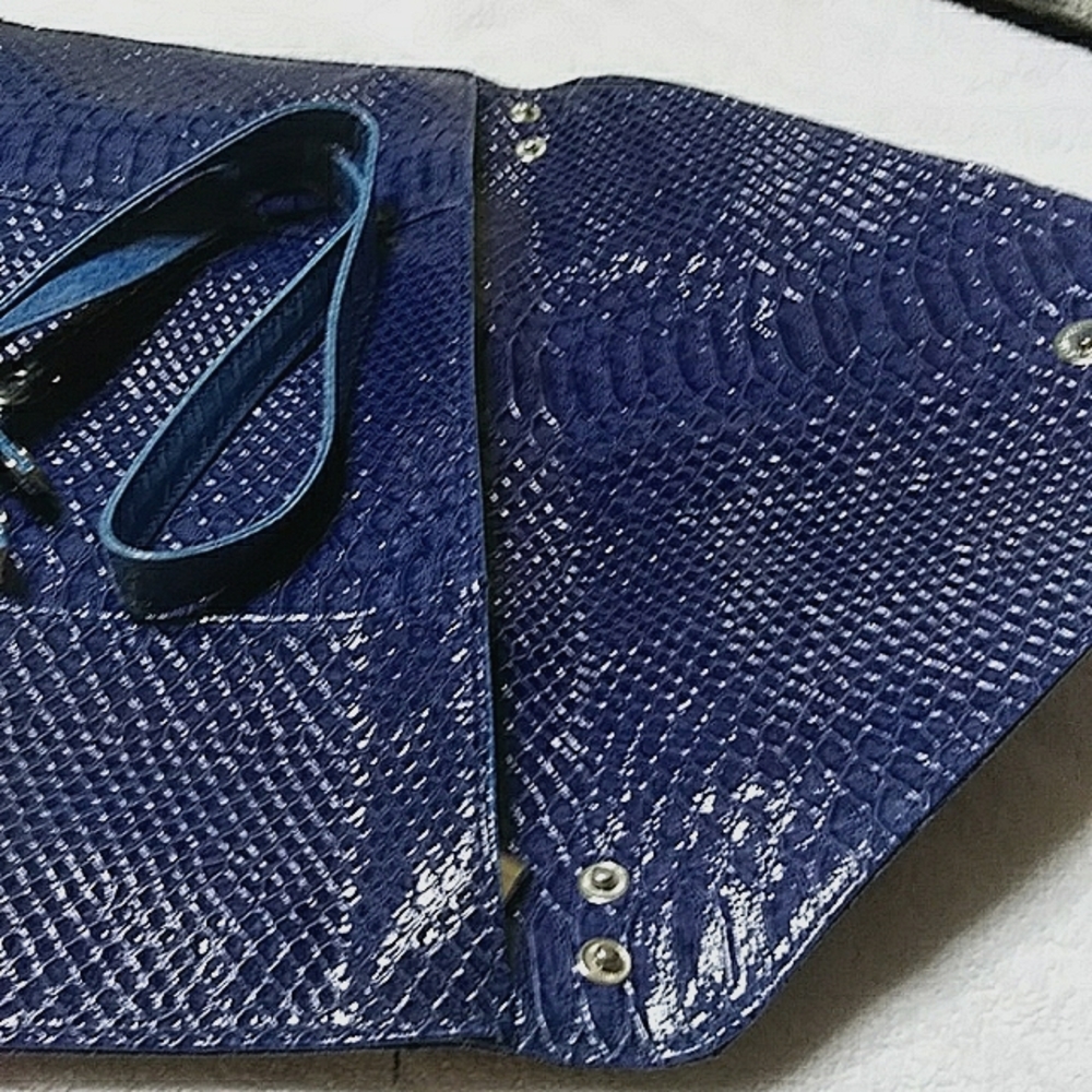 Snake Skin Pattern Envelope Clutch - Picture 3 of 4
